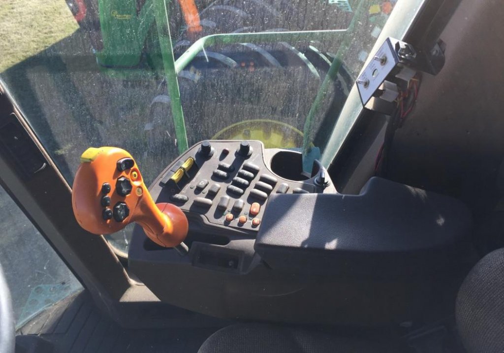 Oldtimer-Mähdrescher des Typs John Deere 9650 STS, Neumaschine in Київ (Bild 8)