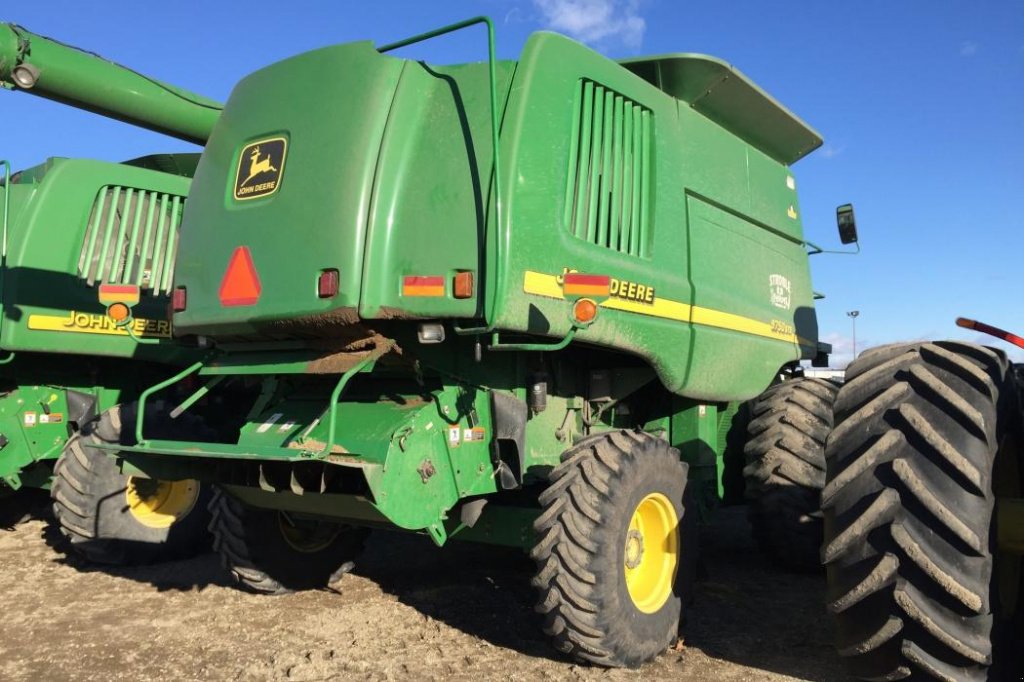 Oldtimer-Mähdrescher des Typs John Deere 9650 STS, Neumaschine in Київ (Bild 2)