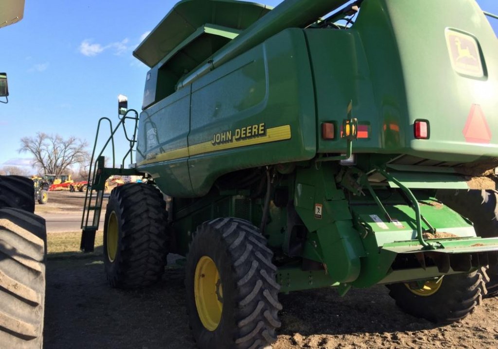 Oldtimer-Mähdrescher des Typs John Deere 9650 STS, Neumaschine in Київ (Bild 1)