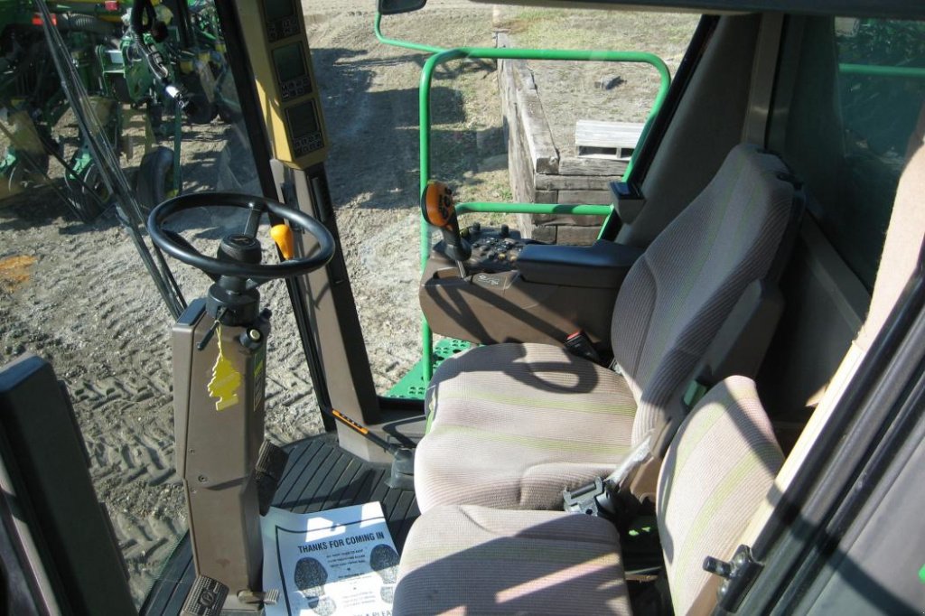 Oldtimer-Mähdrescher des Typs John Deere 9760 STS, Neumaschine in Київ (Bild 5)