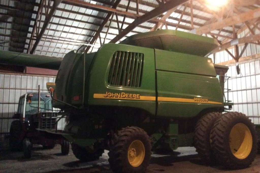 Oldtimer-Mähdrescher des Typs John Deere 9660 STS, Neumaschine in Київ (Bild 1)