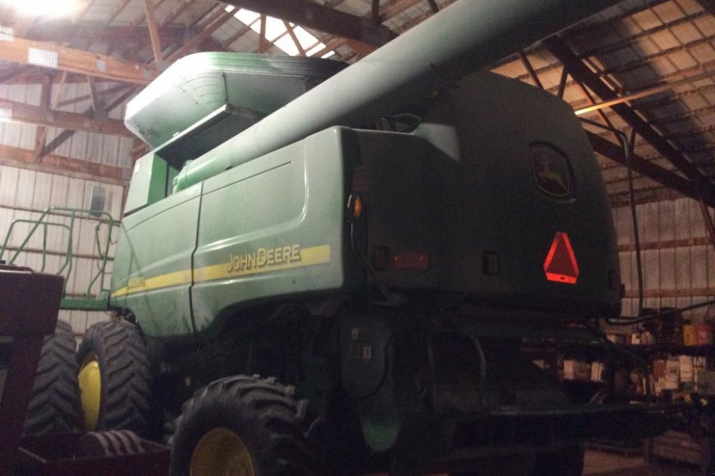 Oldtimer-Mähdrescher des Typs John Deere 9660 STS, Neumaschine in Київ (Bild 2)