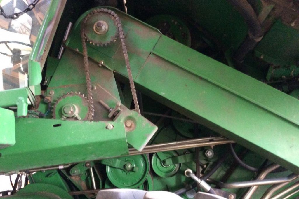 Oldtimer-Mähdrescher van het type John Deere 9600, Neumaschine in Київ (Foto 6)