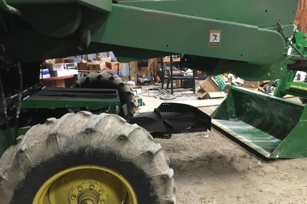 Oldtimer-Mähdrescher des Typs John Deere 9500, Neumaschine in Київ (Bild 5)