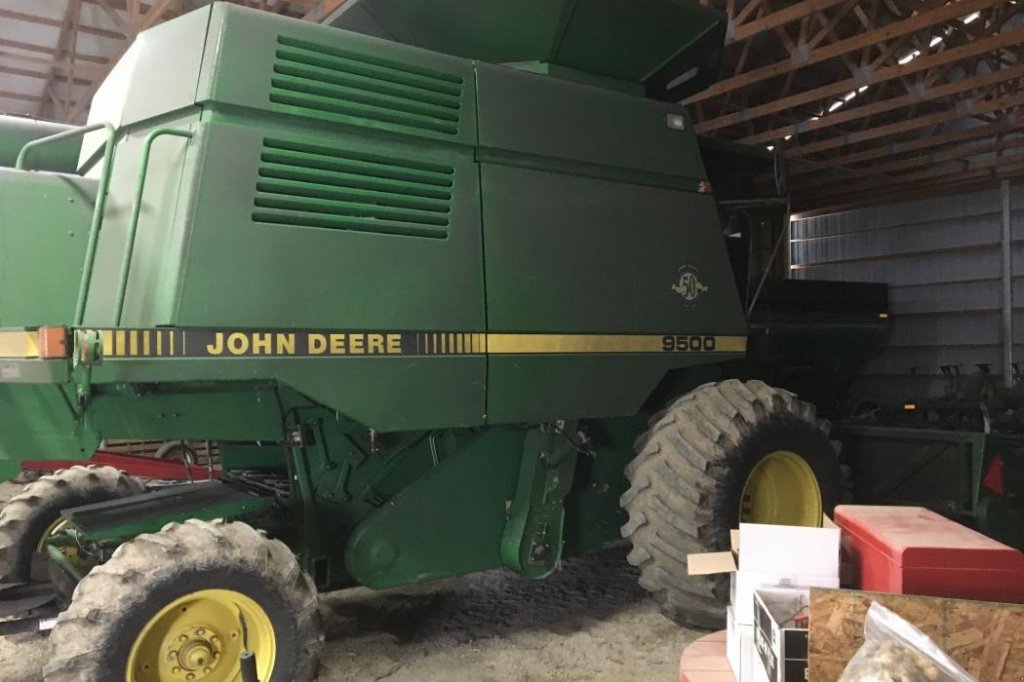 Oldtimer-Mähdrescher des Typs John Deere 9500, Neumaschine in Київ (Bild 1)