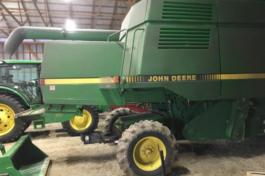 Oldtimer-Mähdrescher des Typs John Deere 9500, Neumaschine in Київ (Bild 3)