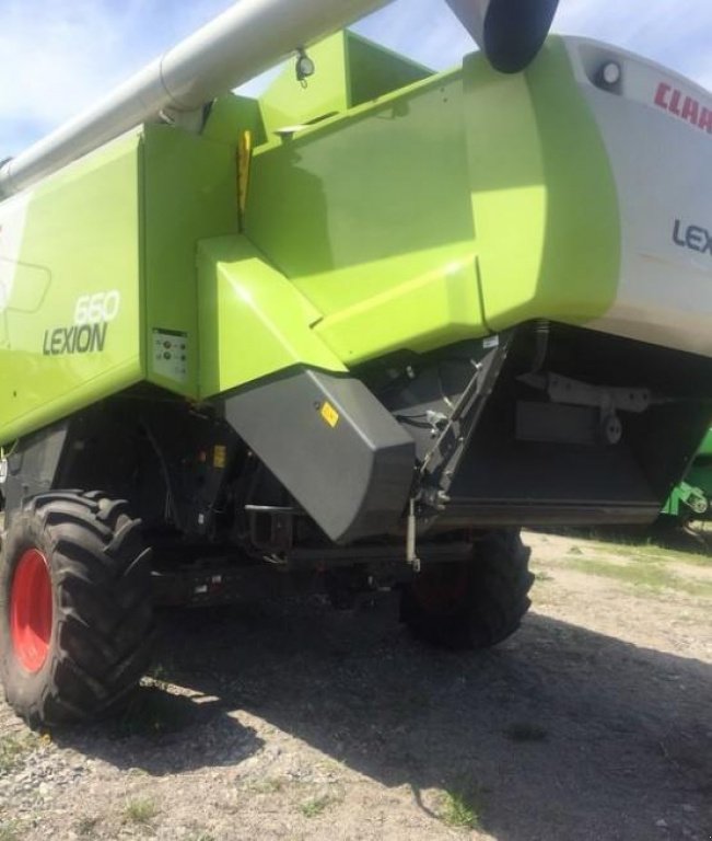 Oldtimer-Mähdrescher des Typs CLAAS Lexion 660, Neumaschine in Пролиски (Bild 4)