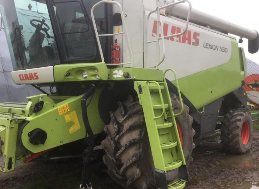 Oldtimer-Mähdrescher des Typs CLAAS Lexion 550, Neumaschine in Пролиски (Bild 1)