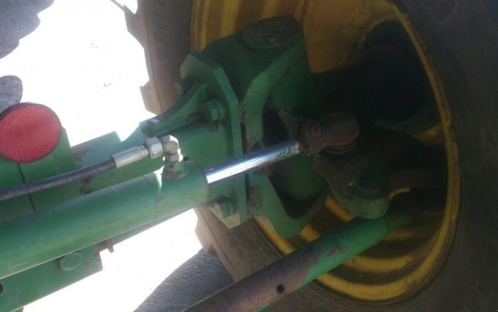 Oldtimer-Mähdrescher des Typs John Deere 9660 WTS, Neumaschine in Пролиски (Bild 8)