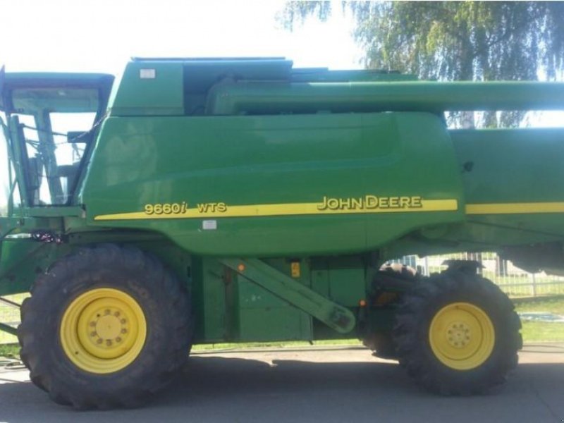 Oldtimer-Mähdrescher of the type John Deere 9660 WTS, Neumaschine in Пролиски (Picture 1)