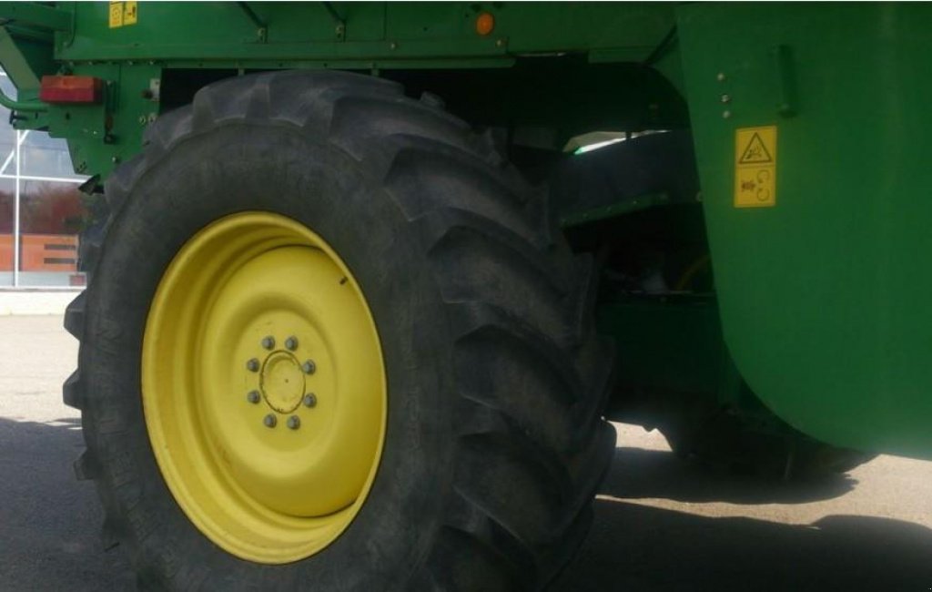 Oldtimer-Mähdrescher a típus John Deere W660,  ekkor: Пролиски (Kép 8)