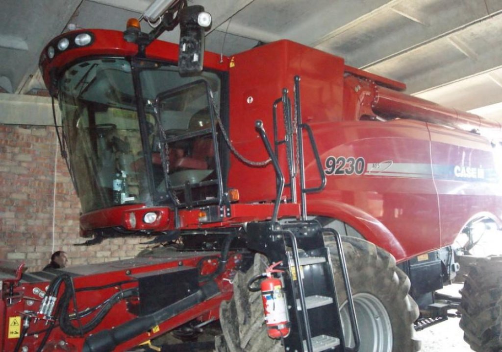 Oldtimer-Mähdrescher des Typs Case IH Axial Flow 9230, Neumaschine in Пролиски (Bild 1)