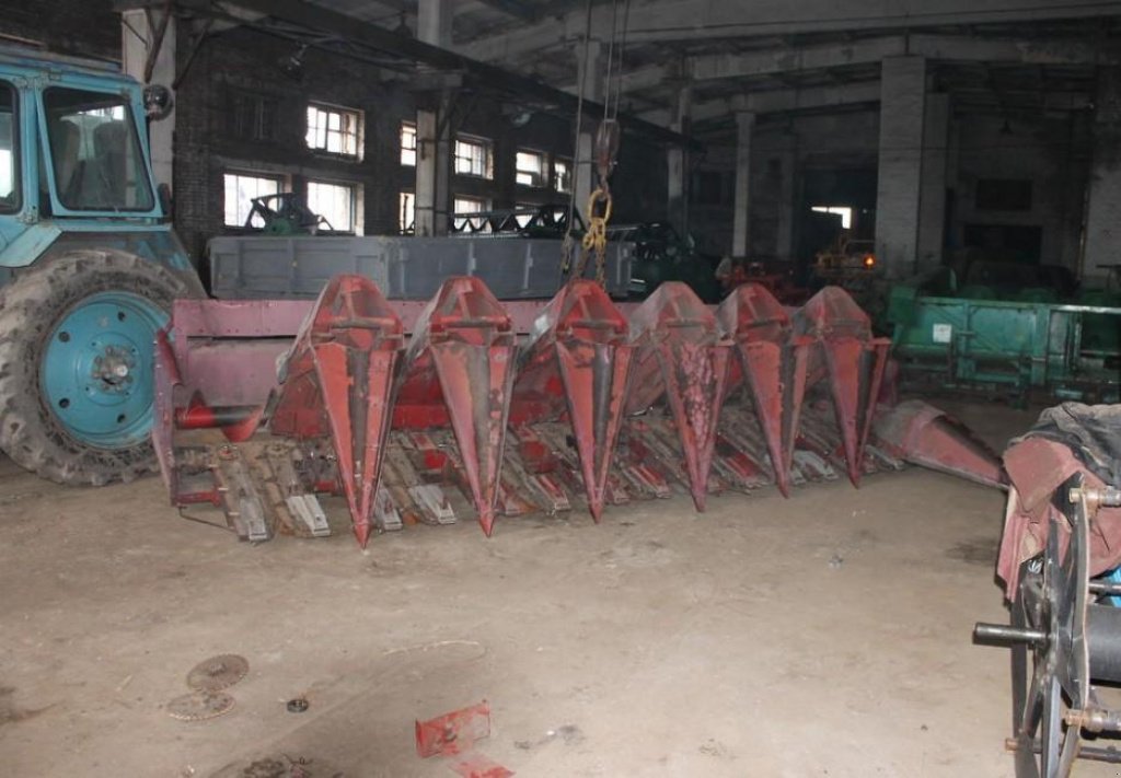 Maispflückvorsatz typu Case IH 1083,  v Кіровоград (Obrázek 1)