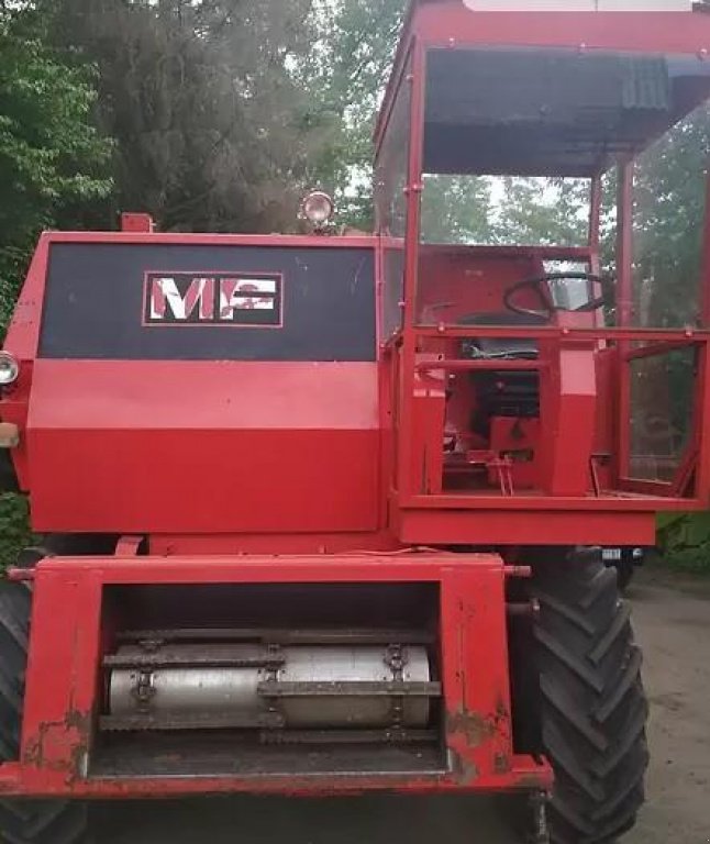 Oldtimer-Mähdrescher des Typs Massey Ferguson 440, Neumaschine in Торчин (Bild 5)