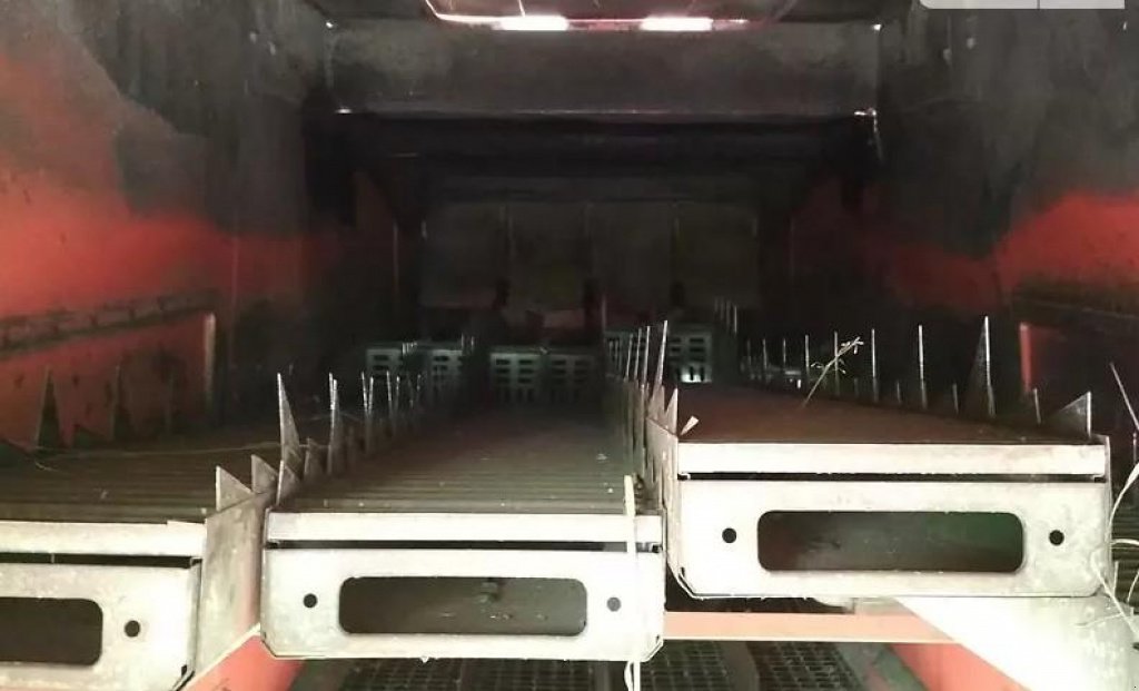 Oldtimer-Mähdrescher des Typs Massey Ferguson 440, Neumaschine in Торчин (Bild 4)