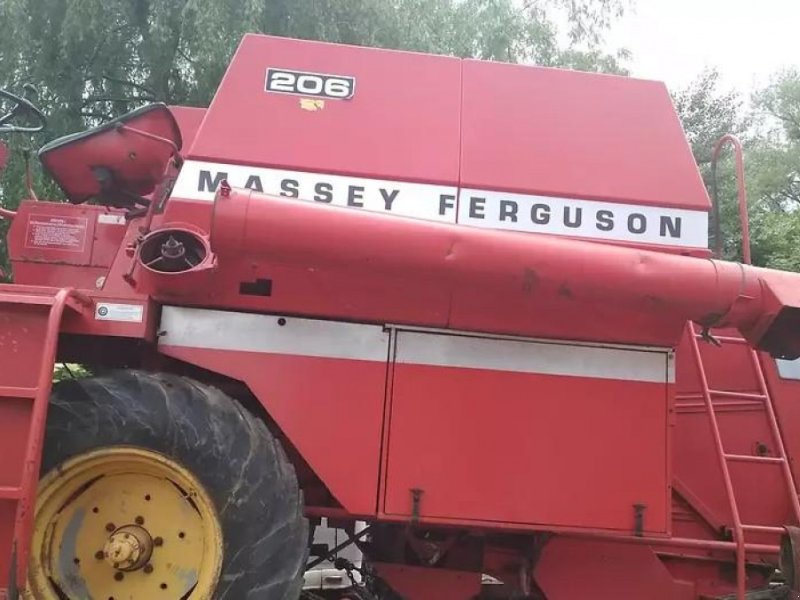 Oldtimer-Mähdrescher van het type Massey Ferguson 206, Neumaschine in Торчин (Foto 1)