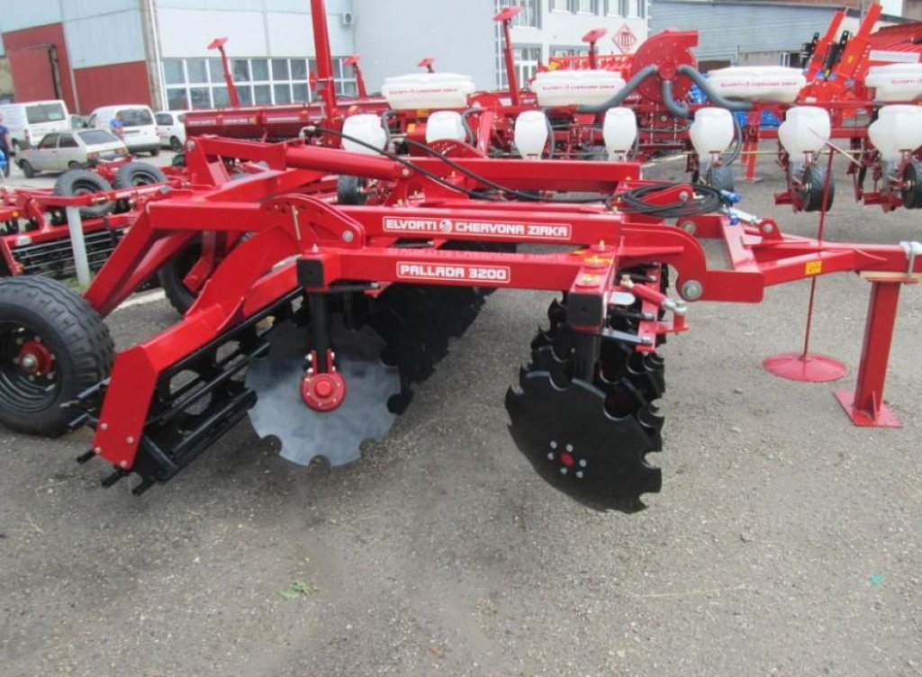 Wiesenegge typu CHERVONA ZIRKA Pallada 3200,  v Пологи (Obrázek 1)