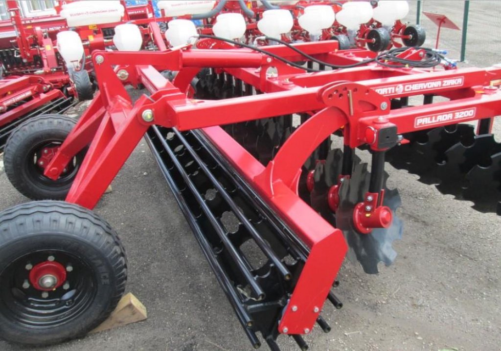 Wiesenegge typu CHERVONA ZIRKA Pallada 3200,  v Пологи (Obrázek 3)