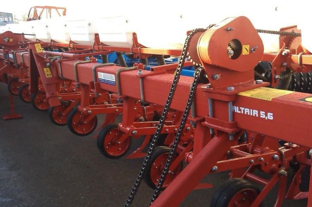 Kartoffelpflegetechnik typu CHERVONA ZIRKA Altair 5,6-04,  v Пологи (Obrázek 1)