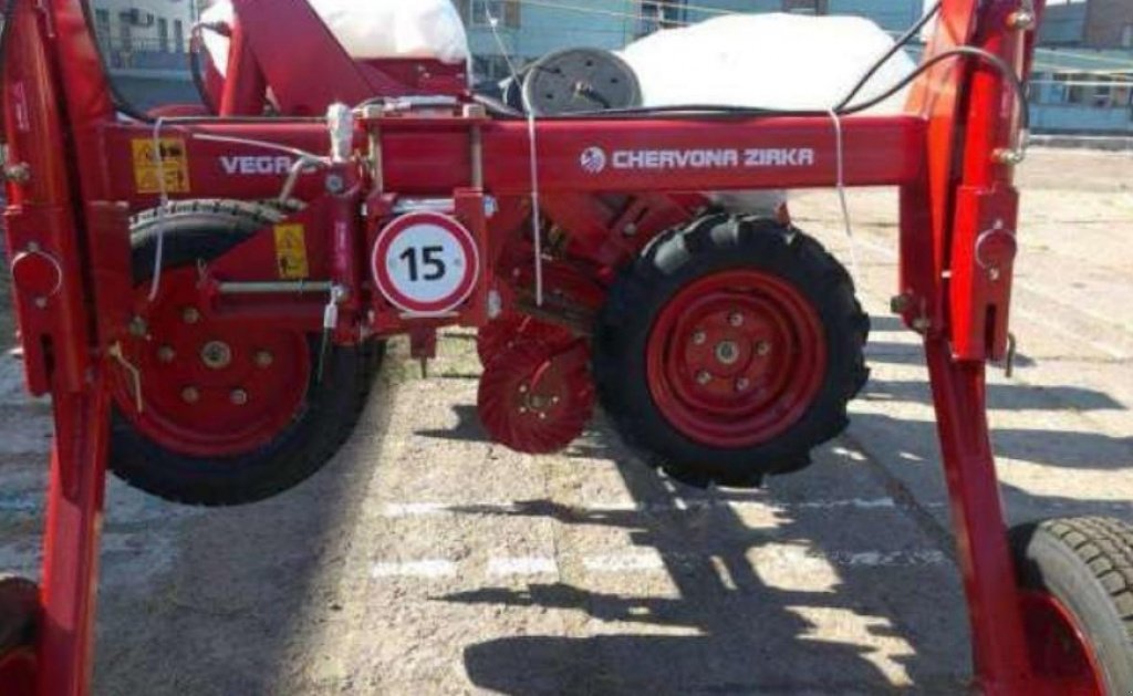 Gareeggenfelder typu CHERVONA ZIRKA Vega 6 Profi,  v Пологи (Obrázek 5)