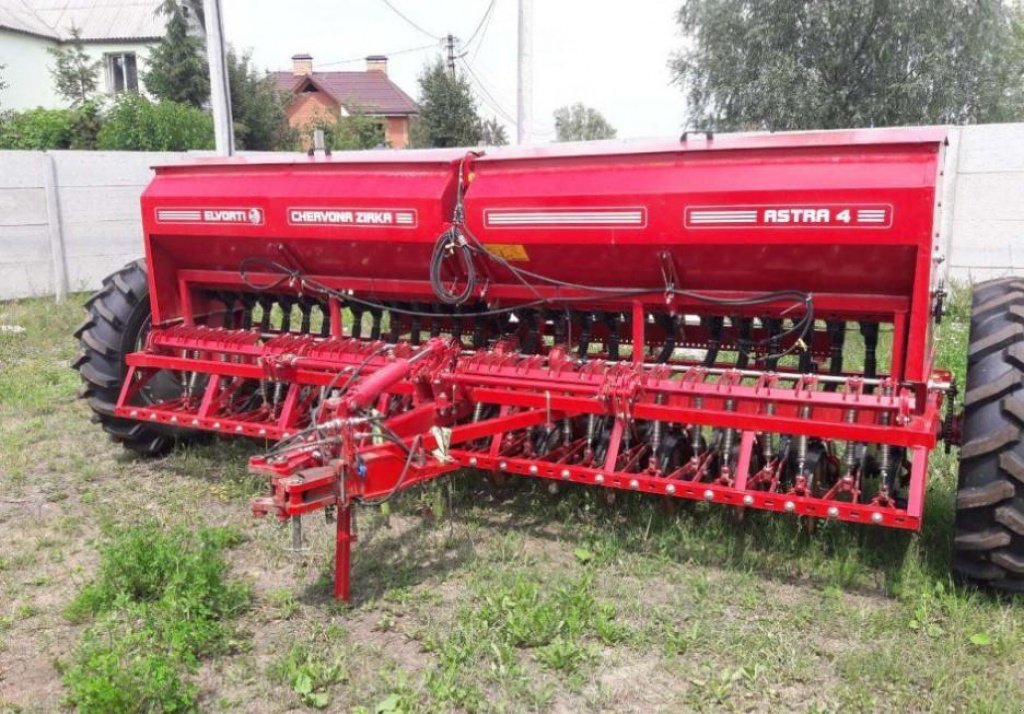 Direktsaatmaschine Türe ait CHERVONA ZIRKA Astra 4,  içinde Пологи (resim 1)