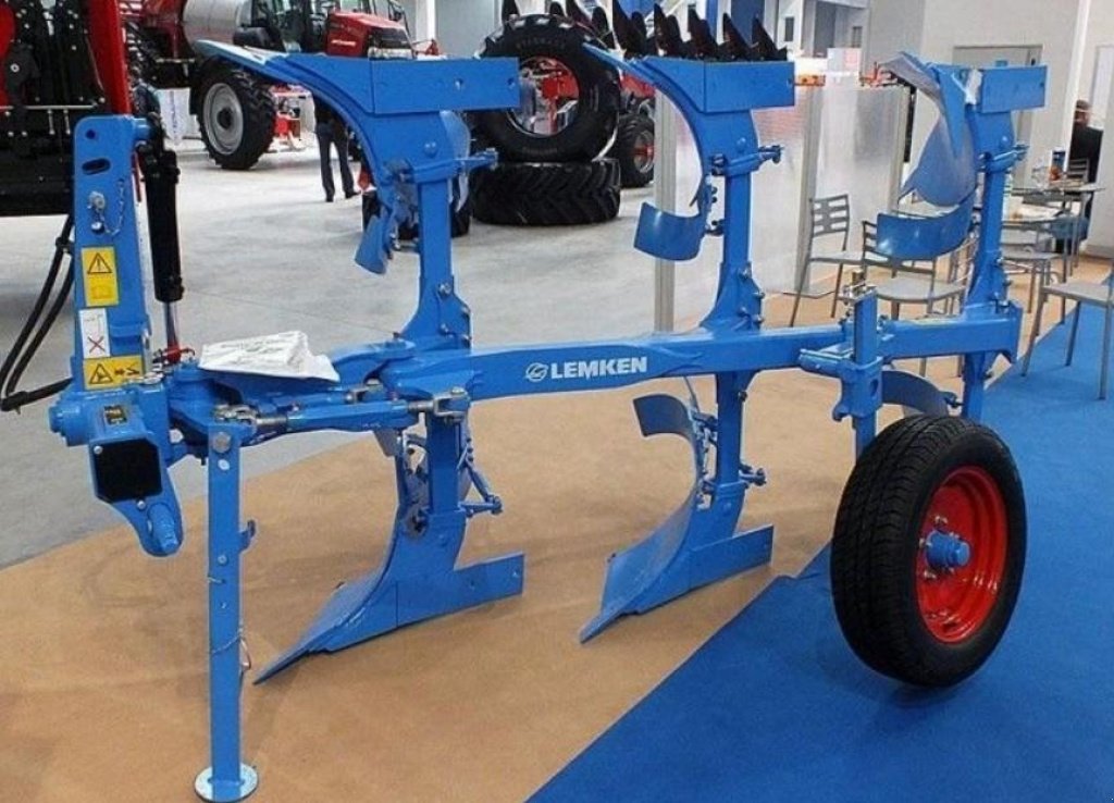 Scheibenpflug typu Lemken Opal 90,  v Пологи (Obrázek 1)