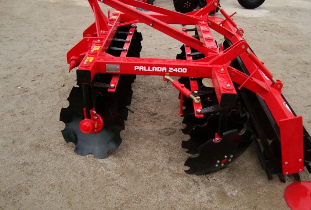 Wiesenegge typu CHERVONA ZIRKA Pallada 2400,  v Пологи (Obrázek 1)