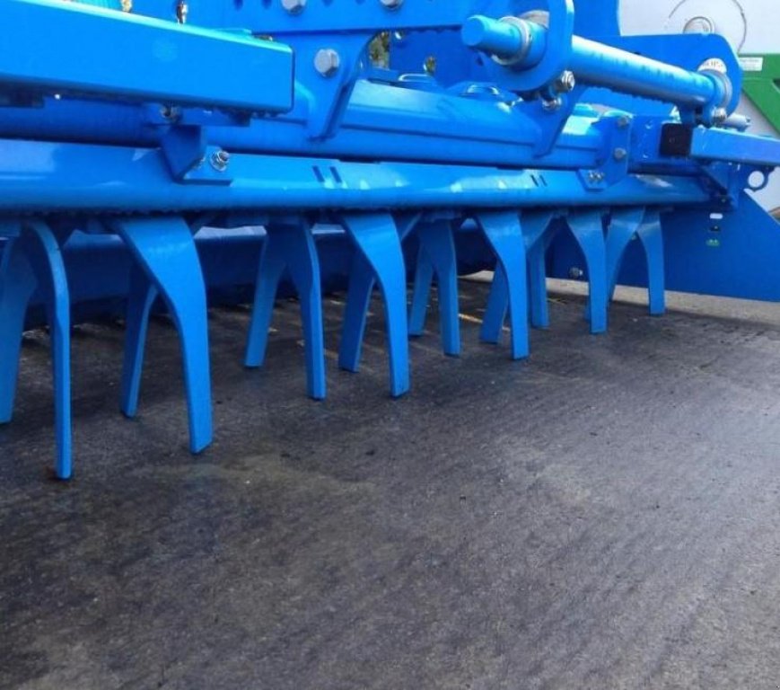 Wiesenegge typu Lemken Zirkon 8/250,  v Пологи (Obrázek 9)