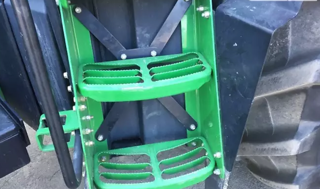 Oldtimer-Traktor typu John Deere 8335R, Neumaschine v Ірпінь (Obrázek 5)