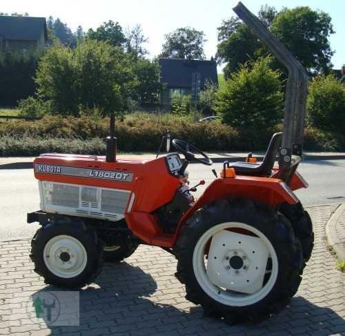 Weinbautraktor tip Kubota Kleintraktor Allrad Kubota L1802 gebraucht komplett überholt und neu lackiert, Gebrauchtmaschine in Schwarzenberg (Poză 4)