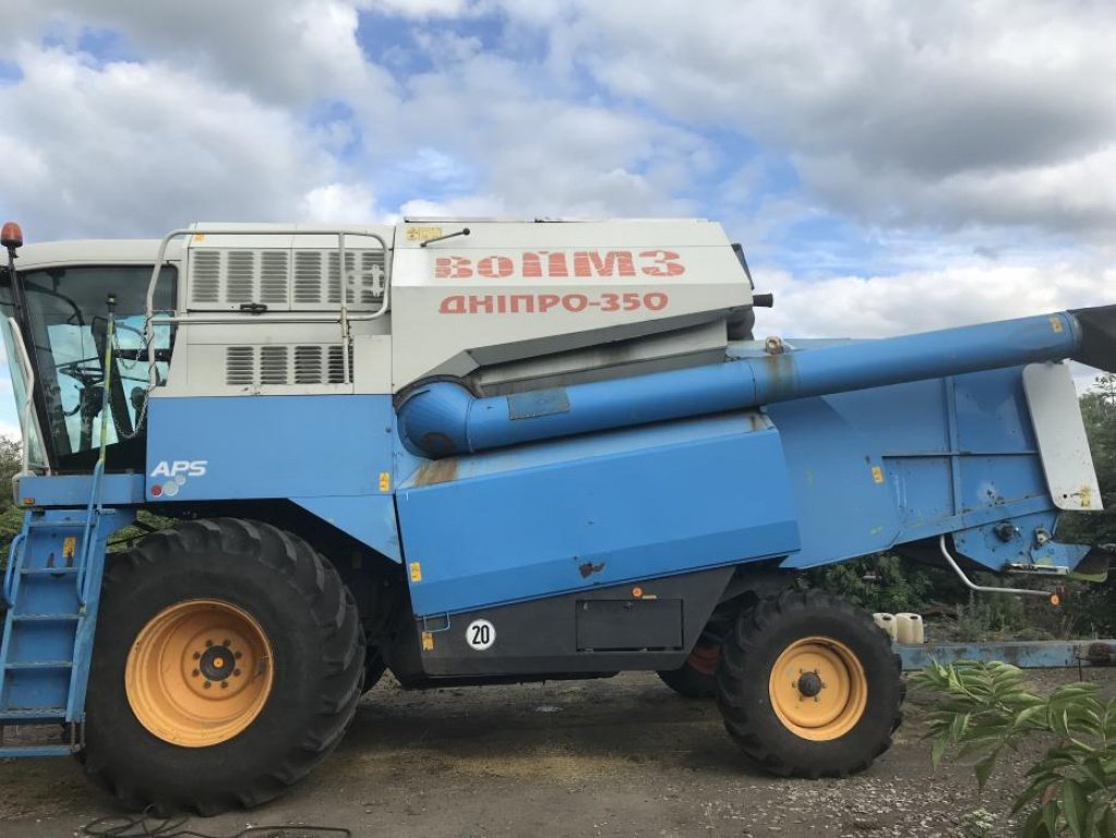 Oldtimer-Mähdrescher des Typs CLAAS Mega 360, Neumaschine in Капітанівка (Bild 4)