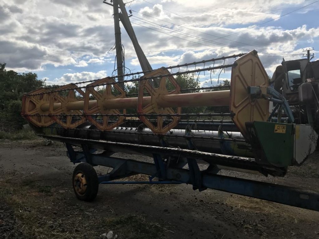 Oldtimer-Mähdrescher des Typs CLAAS Mega 360, Neumaschine in Капітанівка (Bild 7)