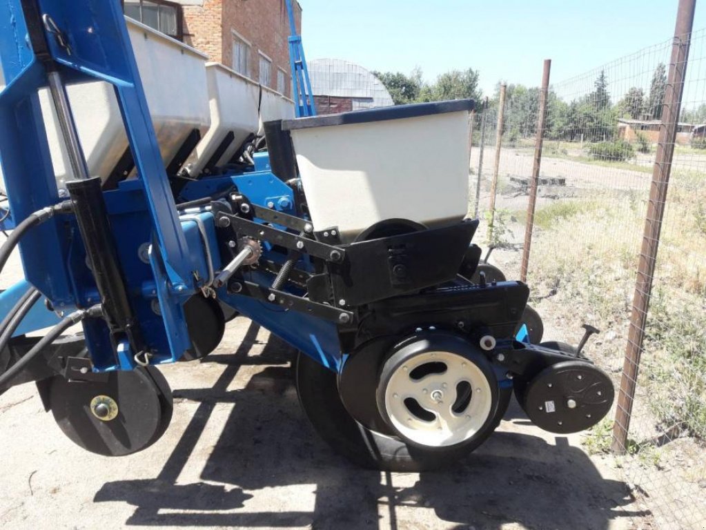 Gareeggenfelder typu Kinze 2000,  v Суми (Obrázek 1)