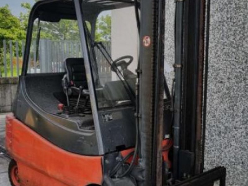 Gabelstapler del tipo Linde E30,  en Київ (Imagen 1)