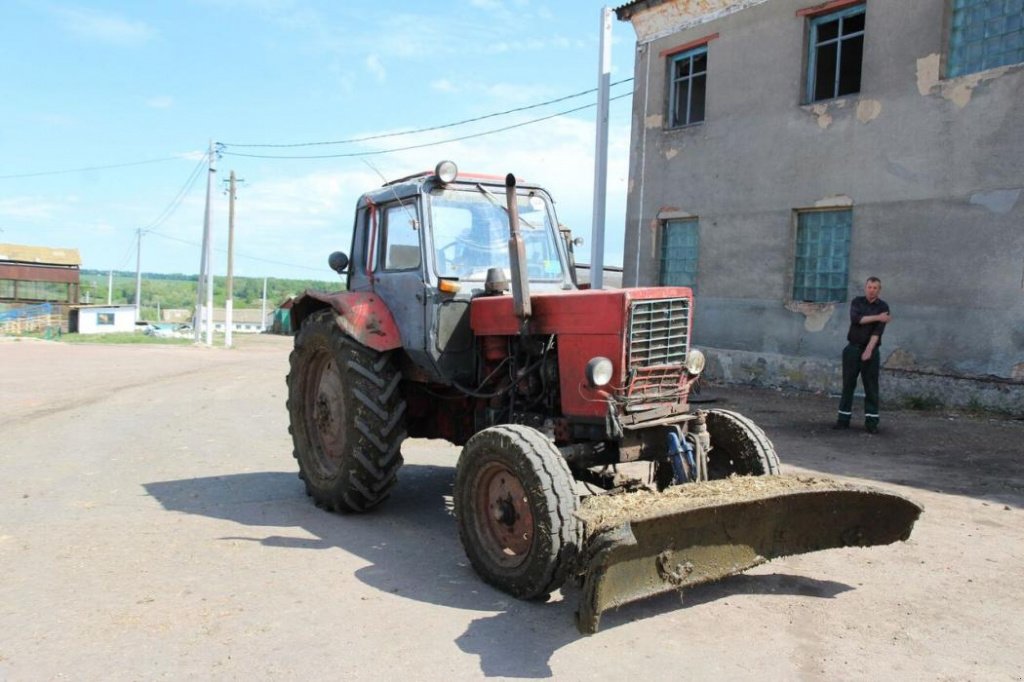 Oldtimer-Traktor typu Belarus Беларус-80, Neumaschine v Київ (Obrázek 1)