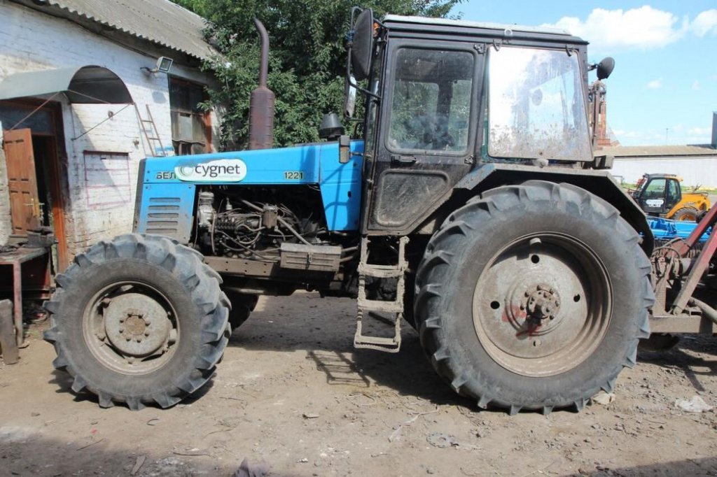 Oldtimer-Traktor des Typs Belarus Беларус-80, Neumaschine in Київ (Bild 1)