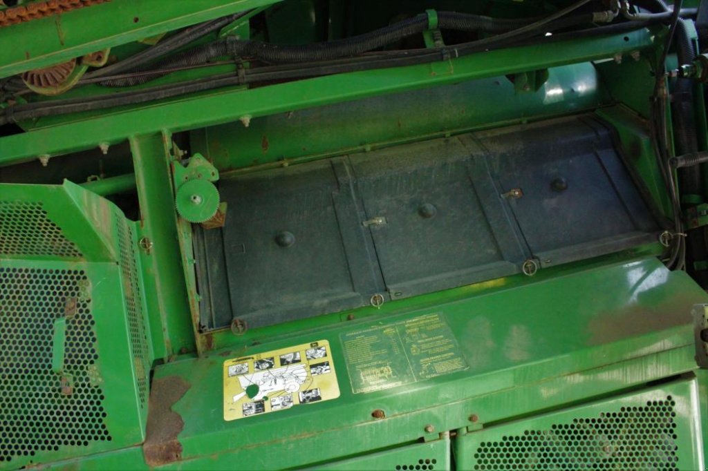 Oldtimer-Mähdrescher des Typs John Deere 9750 STS, Neumaschine in Кіровоград (Bild 7)