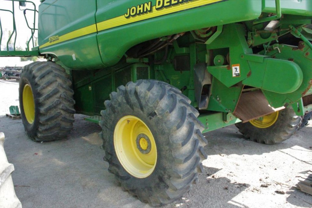 Oldtimer-Mähdrescher des Typs John Deere 9750 STS, Neumaschine in Кіровоград (Bild 4)