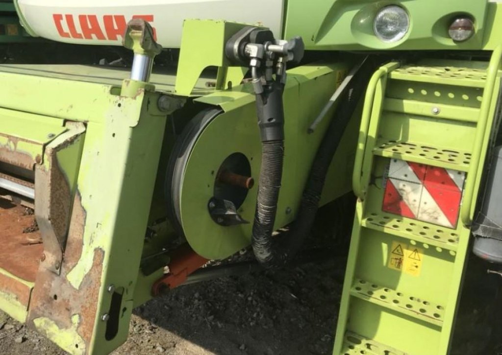 Oldtimer-Mähdrescher des Typs CLAAS Tucano 470, Neumaschine in Київ (Bild 6)