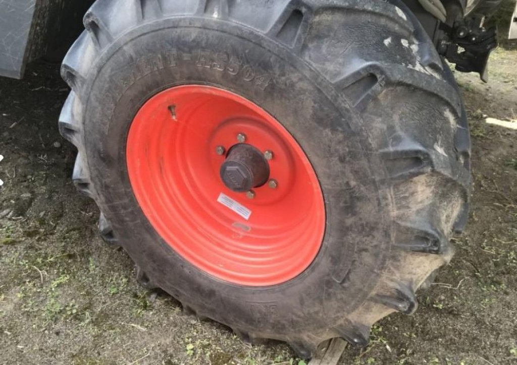 Oldtimer-Mähdrescher des Typs CLAAS Tucano 470, Neumaschine in Київ (Bild 2)