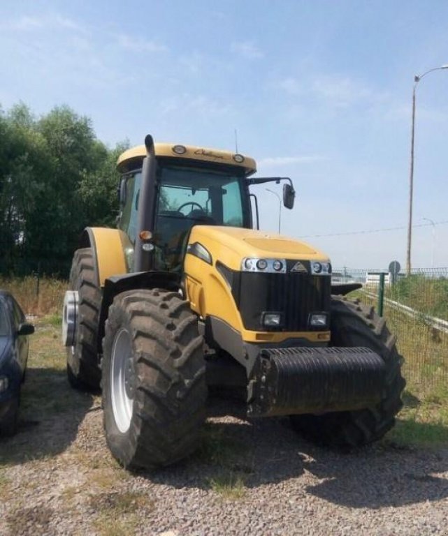 Oldtimer-Traktor του τύπου CHALLENGER MT685C, Neumaschine σε Київ (Φωτογραφία 1)