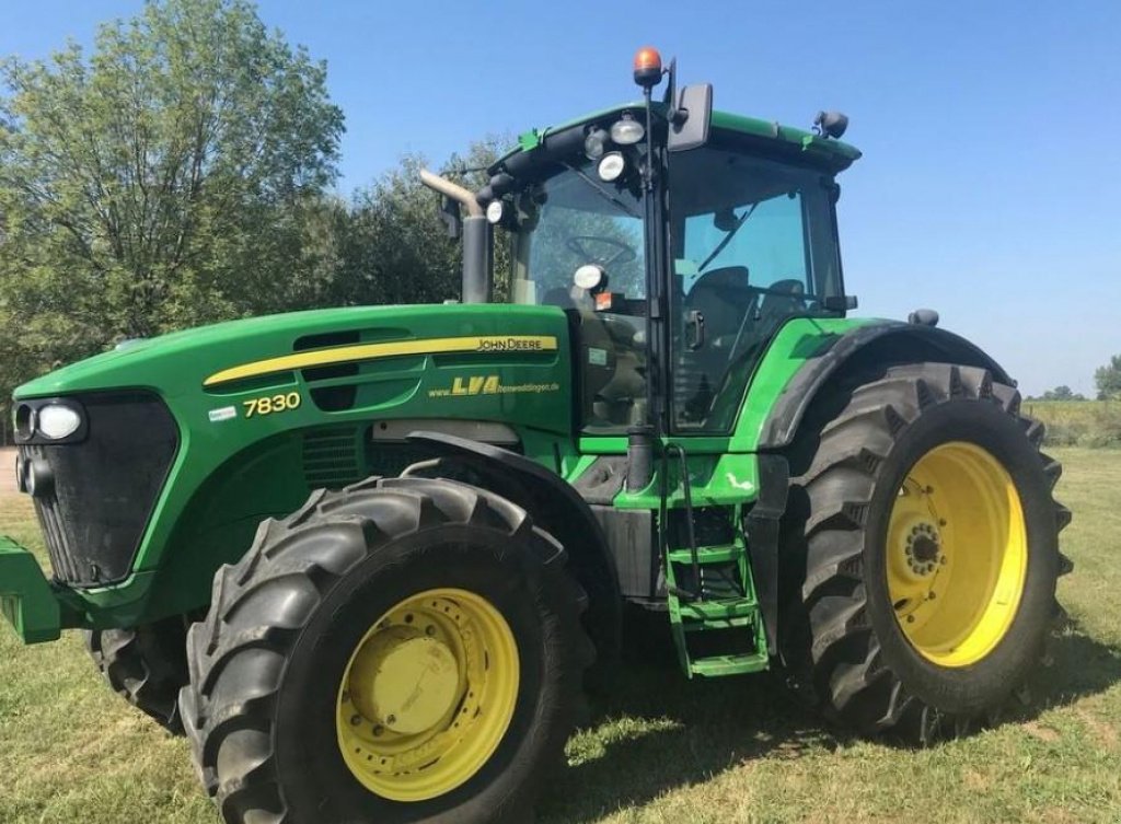 Oldtimer-Traktor typu John Deere 7830, Neumaschine v Черкаси (Obrázek 10)