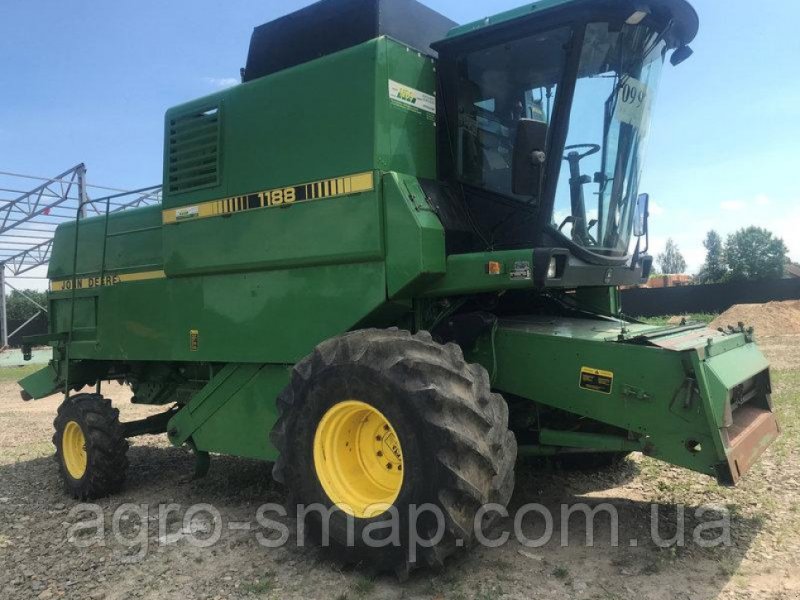 Oldtimer-Mähdrescher des Typs John Deere 1188, Neumaschine in Горохів (Bild 1)