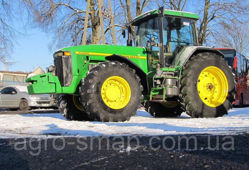 Oldtimer-Traktor des Typs John Deere 8300, Neumaschine in Горохів (Bild 8)