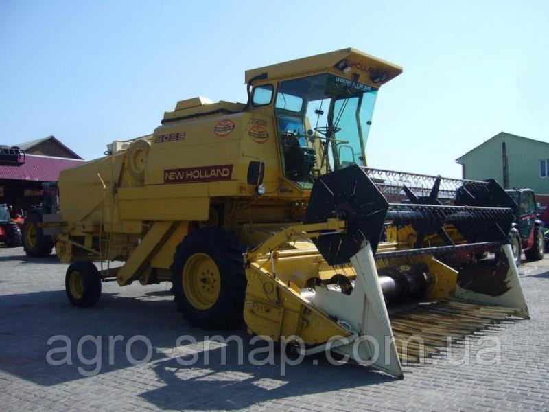 Oldtimer-Mähdrescher of the type New Holland 8055, Neumaschine in Горохів (Picture 1)