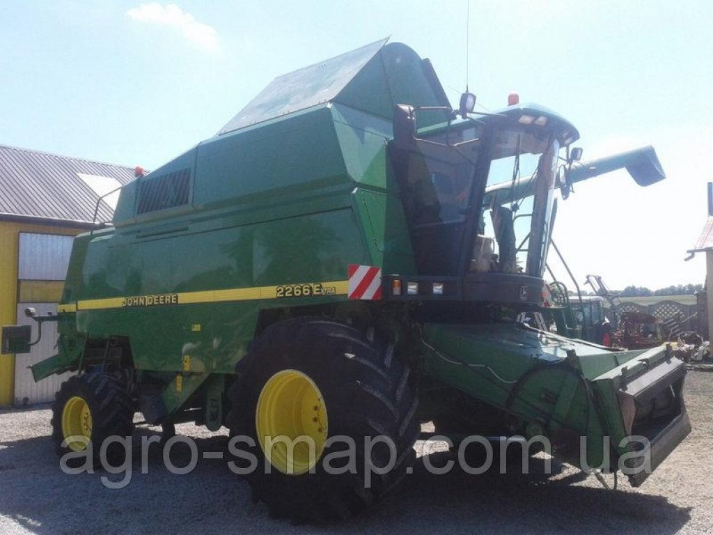 Oldtimer-Mähdrescher des Typs John Deere 2266 Extra, Neumaschine in Горохів (Bild 10)