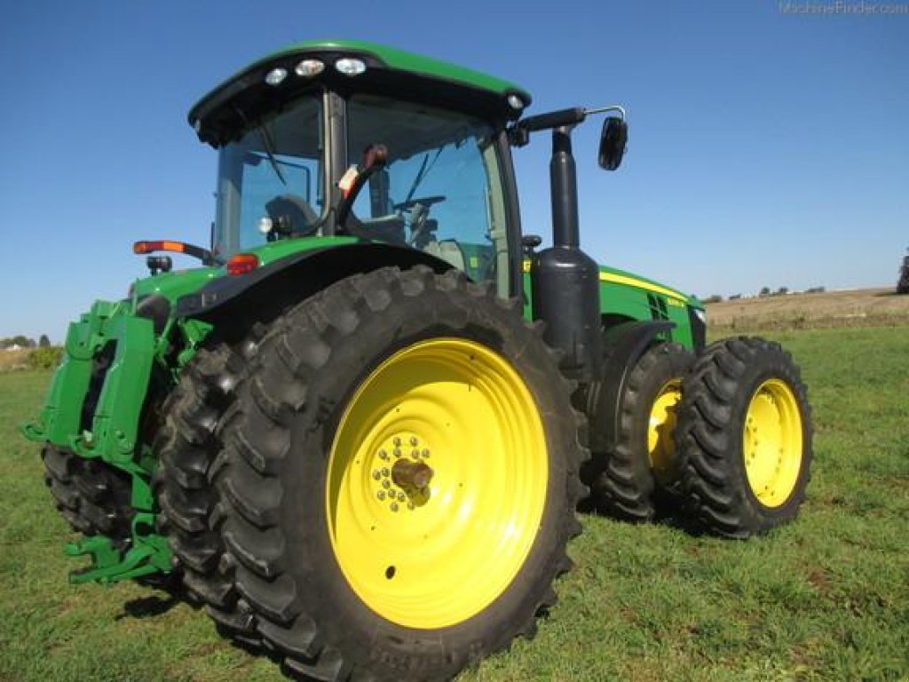 Oldtimer-Traktor typu John Deere 8335R, Neumaschine v Не обрано (Obrázek 1)