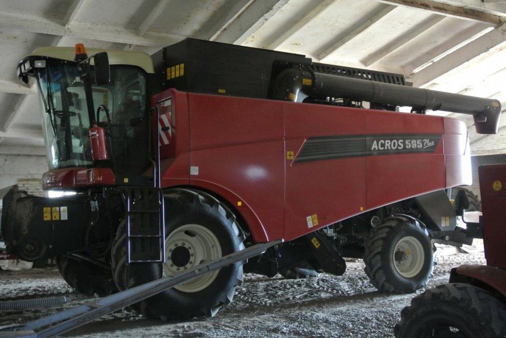 Oldtimer-Mähdrescher tipa Versatile Acros 595 Plus, Neumaschine u Харків (Slika 6)