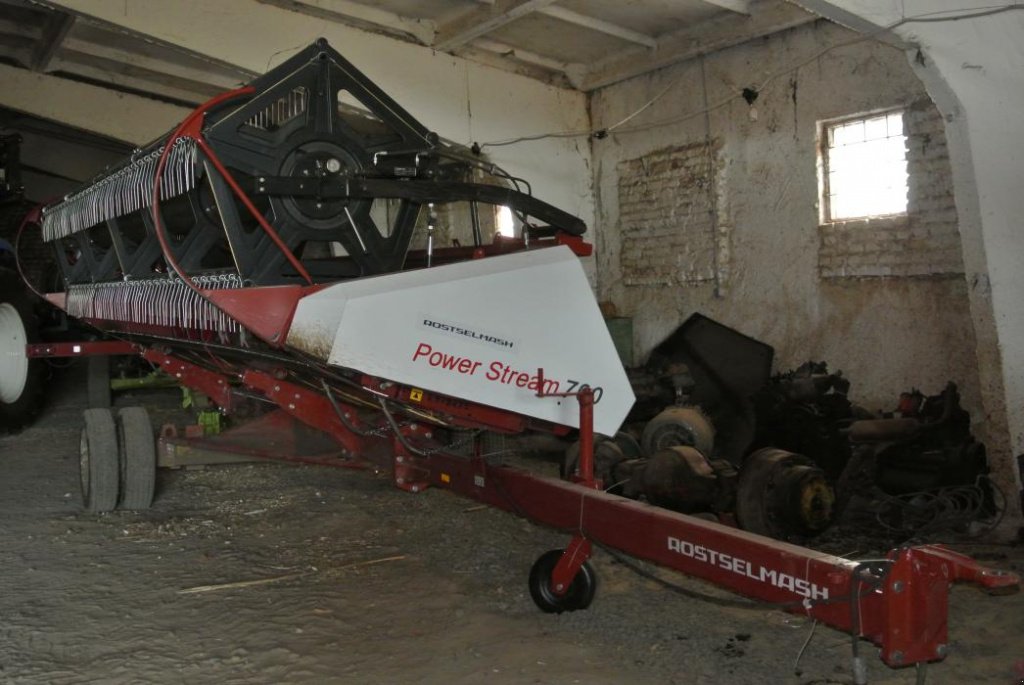 Oldtimer-Mähdrescher tipa Versatile Acros 595 Plus, Neumaschine u Харків (Slika 3)