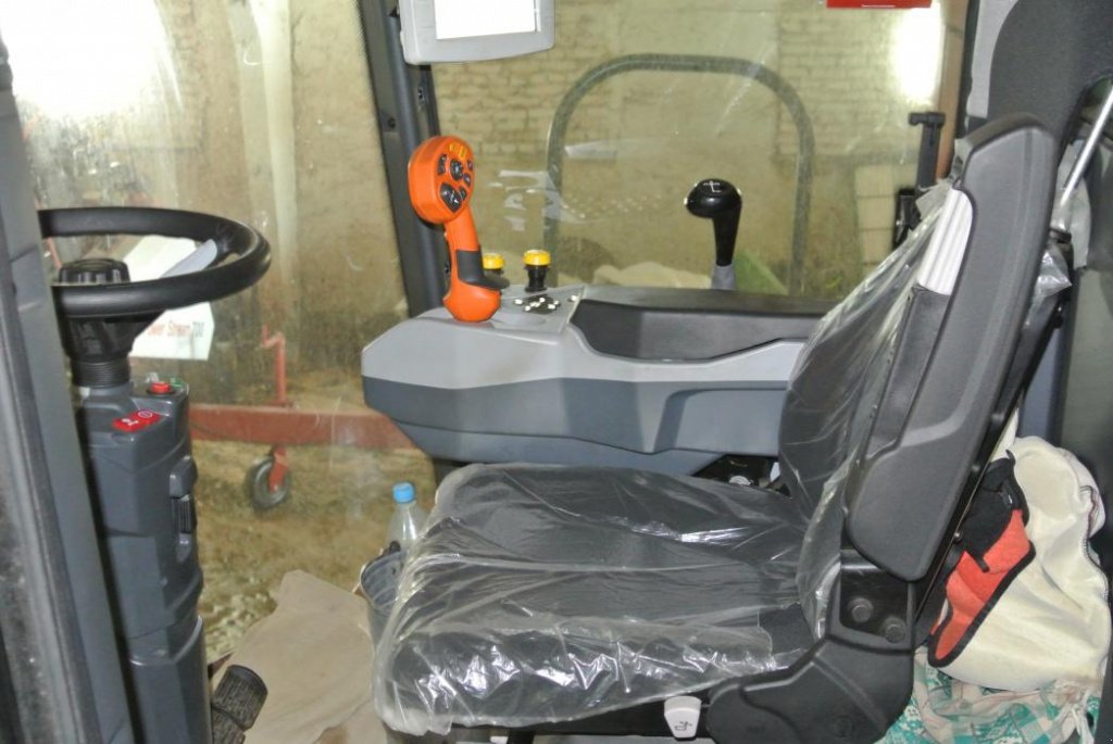 Oldtimer-Mähdrescher tipa Versatile Acros 595 Plus, Neumaschine u Харків (Slika 7)